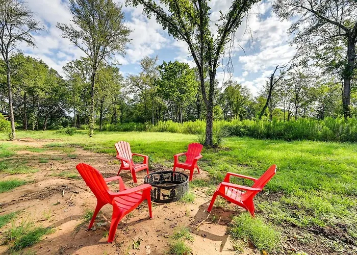 Pet-Friendly Broken Bow Cabin Near Lukfata Creek!
