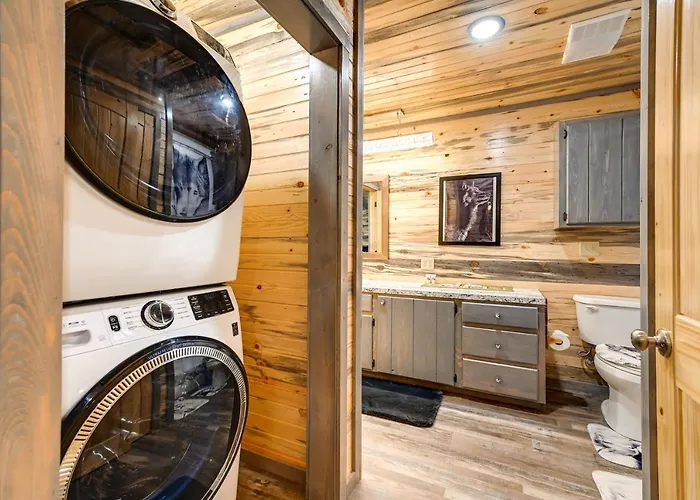 Pet-Friendly Broken Bow Cabin Near Lukfata Creek!